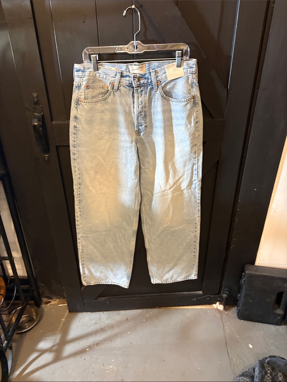 Universal Thread Light Wash Relaxed Fit Men's Jeans